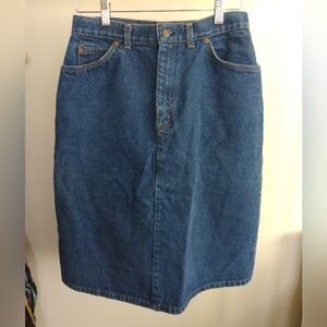 1970s Vintage Levi’s White Tab Denim Knee Length Skirt Dark Wash